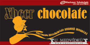  Pivní čokoláda  Ručně vyrobená čokoláda s nejsilnějším pivem na světě - XBEER-33 Složení: tmavá čokoláda /kakaová hmota, cukr, kakaové máslo, sójový lecitin, tmavé pivo /min. 20 %/, vanilka, máslo, med /obsah kakaa min. 38% /